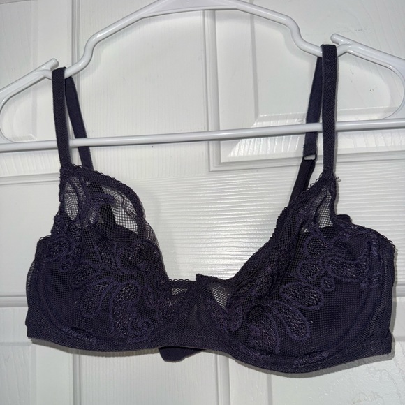 Vintage Victoria’s Secret Lace & Mesh Bra - Picture 3 of 8